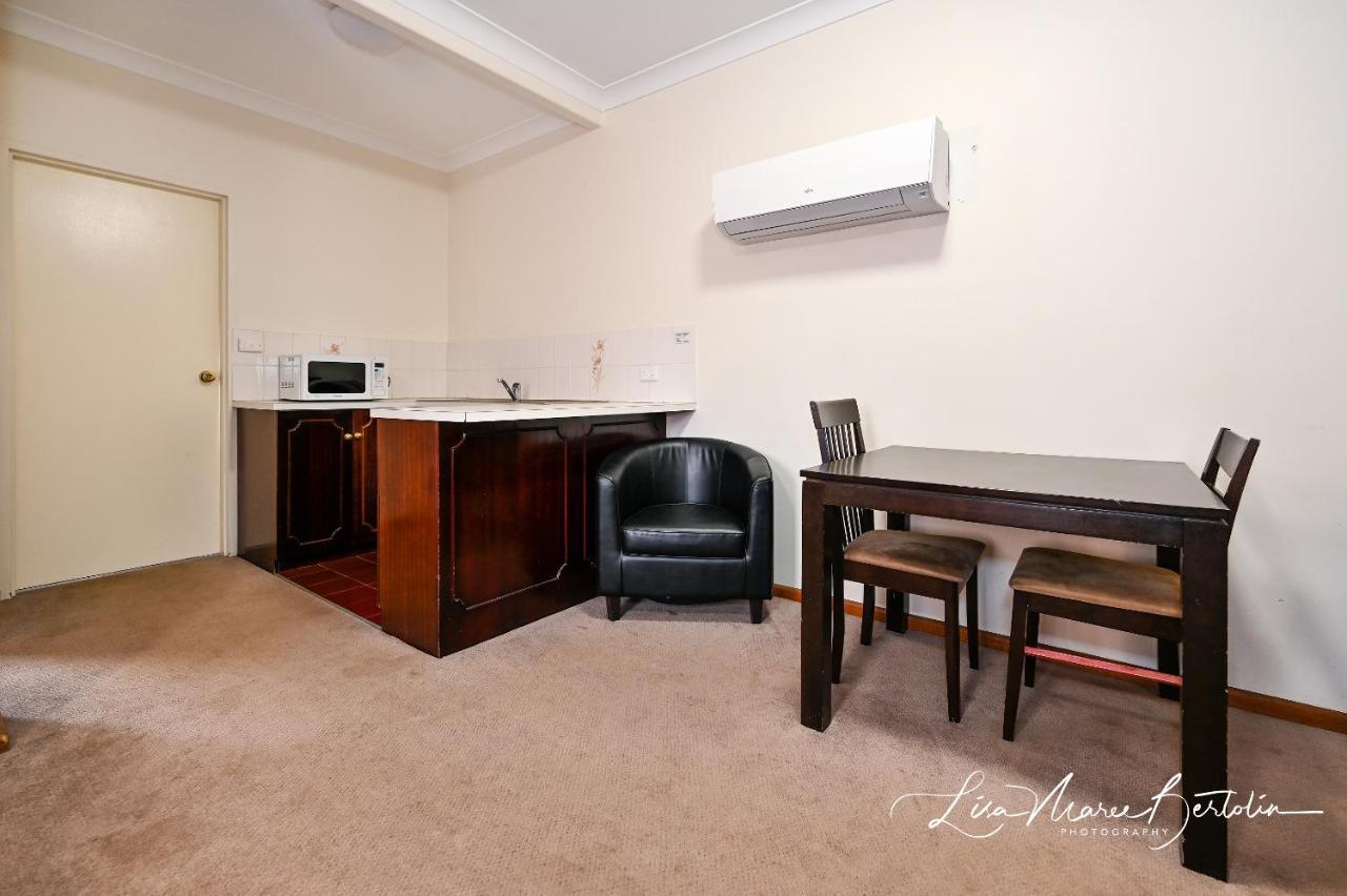 Narrandera Club Motor Inn Zewnętrze zdjęcie