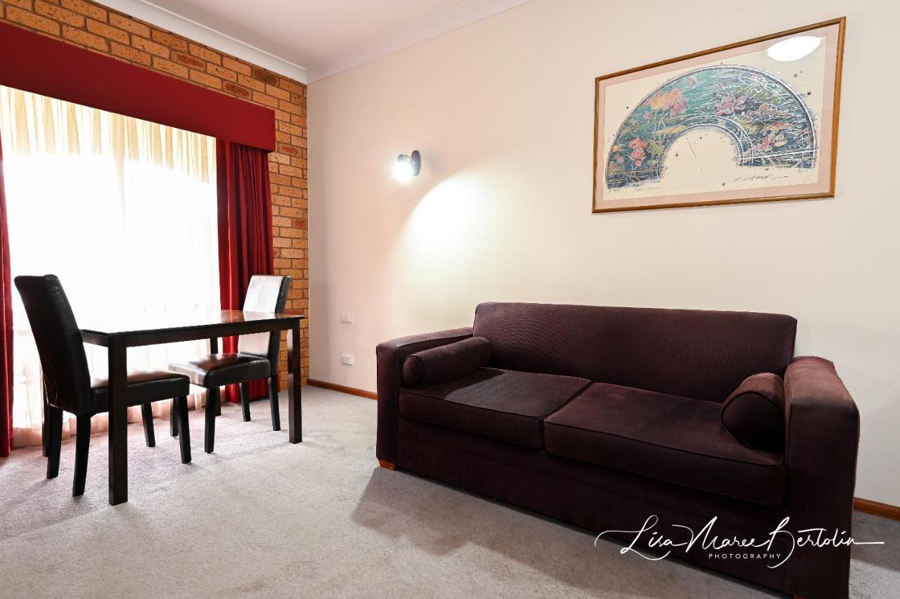 Narrandera Club Motor Inn Zewnętrze zdjęcie